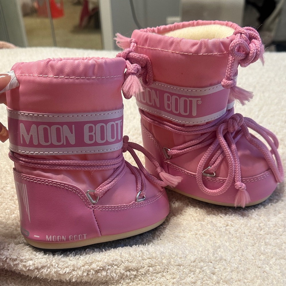 Moon Boot Kids Vibrant Pink Winter Boots